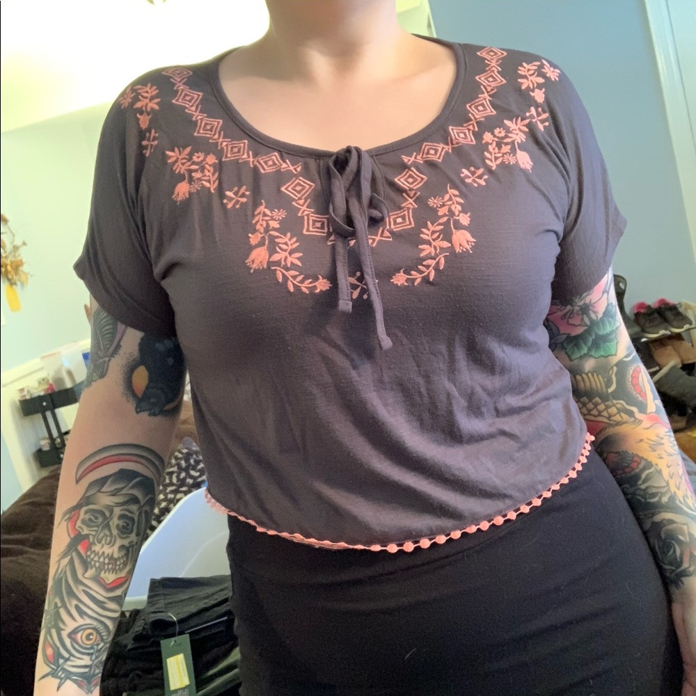 Mossimo Gray Embroidered Crop Top Size Small